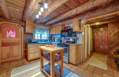Otego Cabine | Cozy Otego Cabin w/ Wood-Burning Fireplace & Pond!