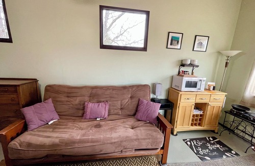 Westminster Appartement | Cozy out of the way studio retreat with AC and WiFi in charming Westminster