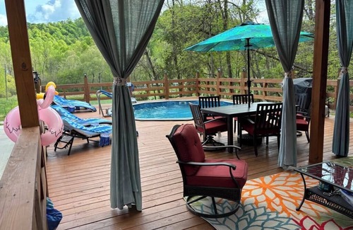 Saint Francis Appartement | Cozy Outlaw studio room with heated pool AC in charming New Hope