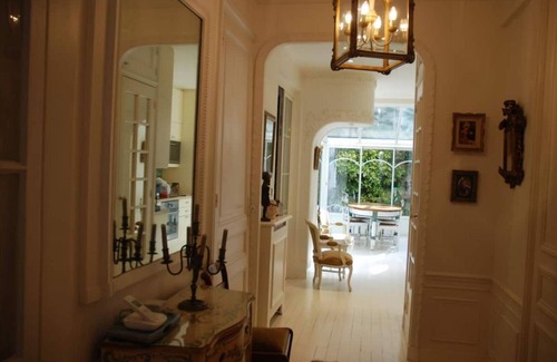 16th Arrondissement Appartement | Cozy Parisian style apartement with a veranda overlooking a private garden.