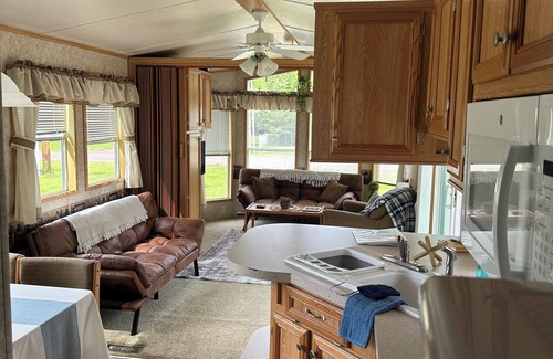 Ontonagon Maison | Cozy Park Model minutes from many of UPs popular attractions & UTV/ATV Snow Trls