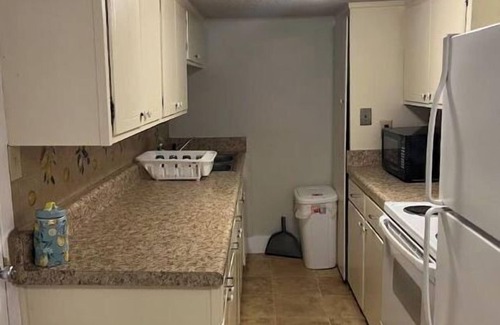 Valdosta Maison | Cozy & Peaceful Cottage near SGMC, VSU, Down town