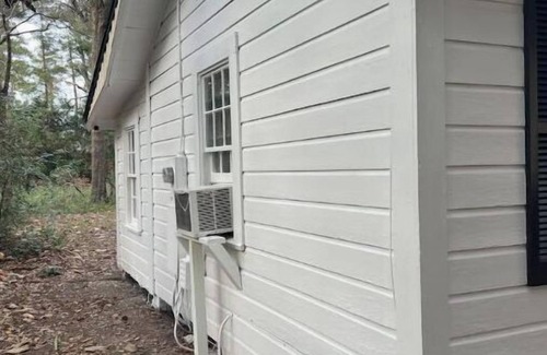 Valdosta Maison | Cozy & Peaceful Cottage near SGMC, VSU, Down town