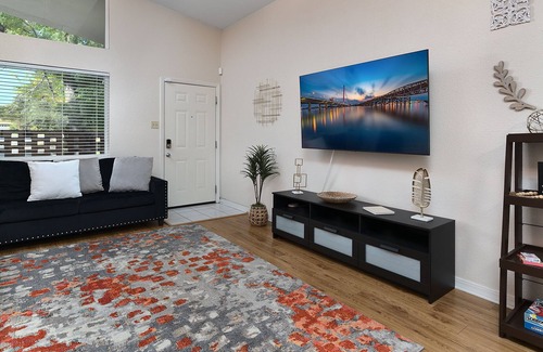 Oakwell Farms Maison | Cozy & Peaceful Home in San Antonio- 5min from Airport