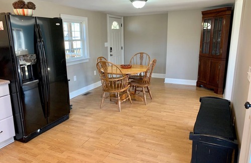 Denver Maison | Cozy Peaceful Lake house on Lake Norman w/boat parking Great back porch Sunsets!