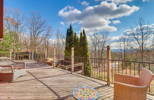 Effort Maison | Cozy Pennsylvania Home with Pool Table and Pool Access