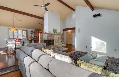 Effort Maison | Cozy Pennsylvania Home with Pool Table and Pool Access