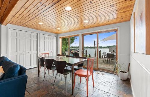 White Lake Maison | Cozy Pet-Friendly Condo l Pool l Dock l Walk to Parks