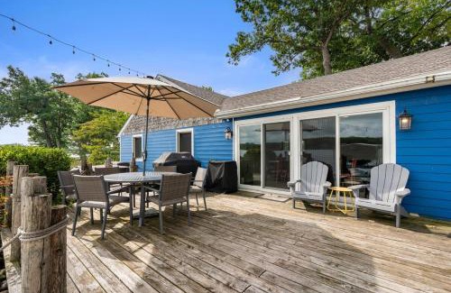 White Lake Maison | Cozy Pet-Friendly Condo l Pool l Dock l Walk to Parks