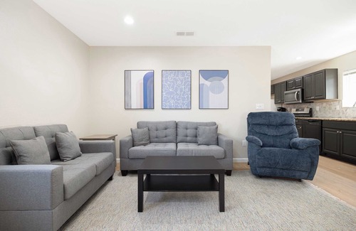 City Heights Maison | Cozy Pet Friendly Escape with Outdoor Dining