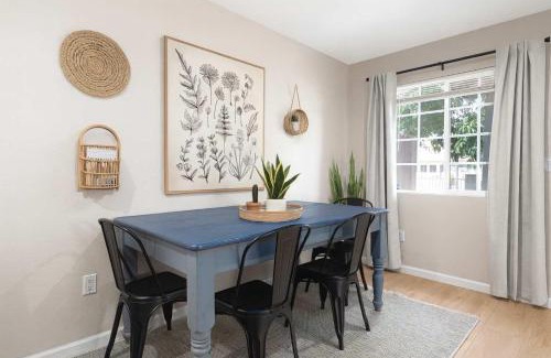 City Heights Maison | Cozy Pet Friendly Escape with Outdoor Dining
