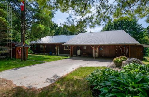 South Bruce Peninsula Maison | Cozy Pet Friendly Getaway W Fireplace