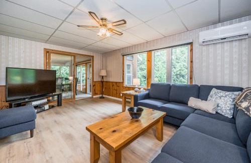 South Bruce Peninsula Maison | Cozy Pet Friendly Getaway W Fireplace