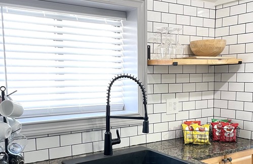 Novi Maison | Cozy Pet Friendly Home Near Walled Lake
