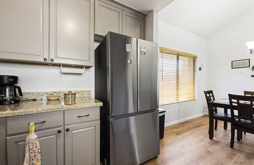 Peters View Copropriété | Family Friendly Condo in Phoenix Biltmore Corridor