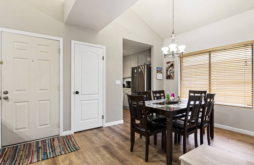 Peters View Copropriété | Family Friendly Condo in Phoenix Biltmore Corridor