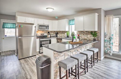 Mount Pocahontas Maison | Cozy Poconos Escape Pool Access and Pet-Friendly!