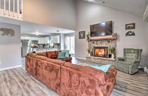 Mount Pocahontas Maison | Cozy Poconos Escape Pool Access and Pet-Friendly!