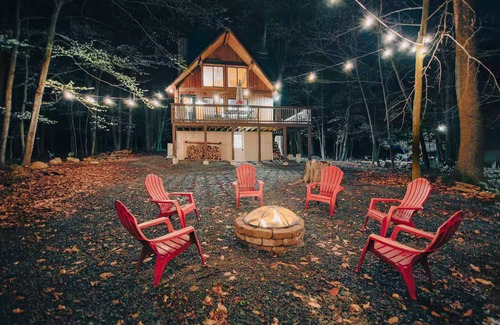 Lake Ariel Cabine | Intimate Chalet w/Deck/FirePit /Grill/ SmartTVs