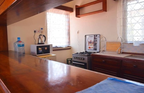 Mombasa Copropriété | Cozy Poolside 2 bed unit 5 mins walk to the beach