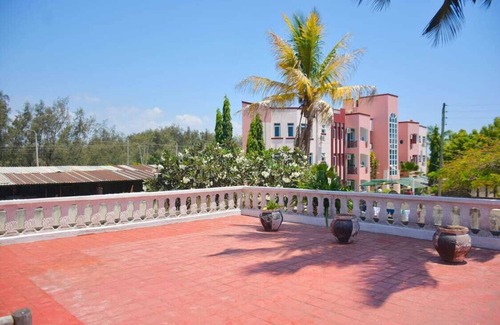 Mombasa Copropriété | Cozy Poolside 2 bed unit 5 mins walk to the beach