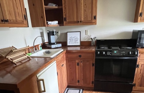 Clifford Cabine | Cozy, private, 1 bedroom cabin w/beautiful view