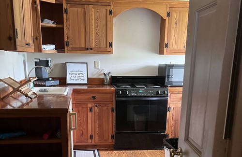 Clifford Cabine | Cozy, private, 1 bedroom cabin w/beautiful view