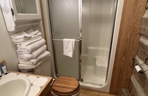 Clifford Cabine | Cozy, private, 1 bedroom cabin w/beautiful view