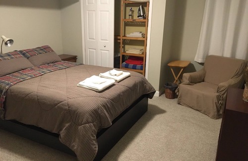 Barclay Downs Maison | Suite privée confortable au sous-sol avec entrée séparée, très belle partie de la ville!