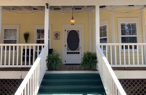 Clinton Cottage | COZY PRIVATE COTTAGE CLOSE TO THE LAKE