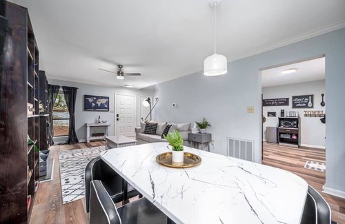 Bynum Maison | Cozy Private Duplex Tucked Away- 15 Min from UNC