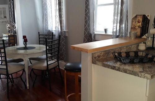 DeLand Cottage | Cozy Private Home @ Blue Moon Cottage in Historic Deland, Fl.