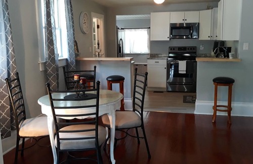 DeLand Cottage | Cozy Private Home @ Blue Moon Cottage in Historic Deland, Fl.