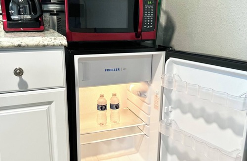 Spring Hill Appartement | Cozy Private King Studio w Large Driveway Free Wi-Fi Kitchenette Self CheckIn