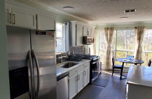 Nashville Maison | Cozy Private Retreat Near Airport and Downtown Nashville.
