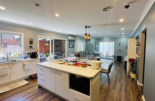 Deer Park Maison | CoZy SHARE ROOM near Deer Park Train Station