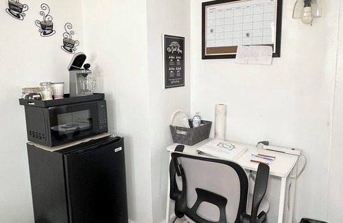 Hicksville Cabine | 🎀 Cozy Private Room 👣 Near LIRR & Shops 🛜 Fast Wi-Fi