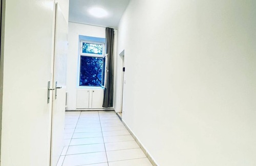 Floridsdorf Appartement | Cozy Private Room | Shared Flat Near FAC Platz