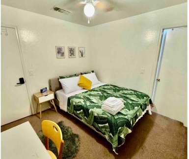 Trailwood Maison | Cozy Private room with Shared bathroom Inside a house
