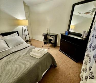 Trailwood Maison | Cozy Private room with Shared bathroom Inside a house