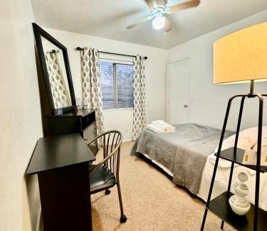 Trailwood Maison | Cozy Private room with Shared bathroom Inside a house
