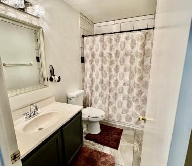 Trailwood Maison | Cozy Private room with Shared bathroom Inside a house