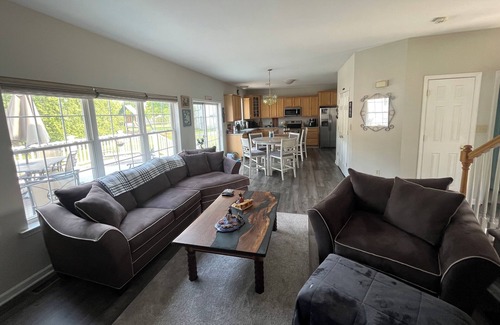 Blooming Glen Maison | Cozy private room with full bathroom , use of shared kitchen and living room.