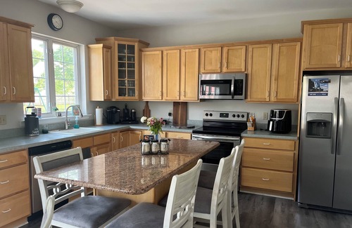 Blooming Glen Maison | Cozy private room with full bathroom , use of shared kitchen and living room.