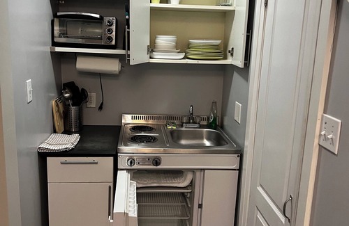 Upper Beaches Appartement | Cozy Private Studio Apartment with Private Outdoor Deck