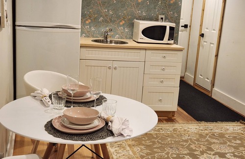 East York Appartement | Cozy private studio, ensuite bath & free parking