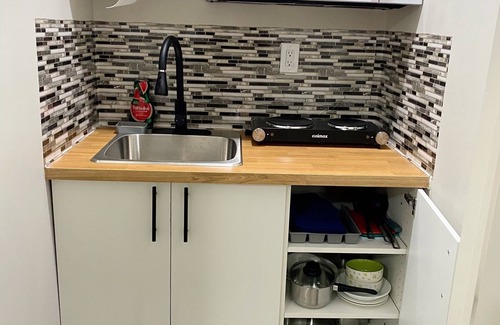 Halifax Maison | Cozy, Private Suite in Bedford — Bed, Laundry,kitchenette and Self Check in