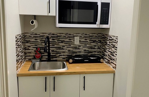 Halifax Maison | Cozy, Private Suite in Bedford — Bed, Laundry,kitchenette and Self Check in