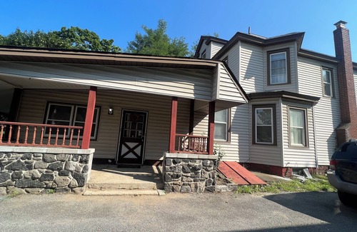 Rotterdam Maison | Cozy, Private1-bedroom in charming Schenectady with Private Bathroom