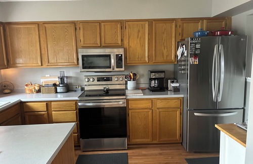 Cedar Rapids - Iowa City Copropriété | Cozy & Quaint 2 bedroom condo in nice NE Cedar Rapids with AC, WiFi